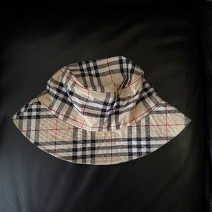 Elegant Checkered Women's Bucket Hat